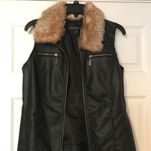 Baccini black vest with fur